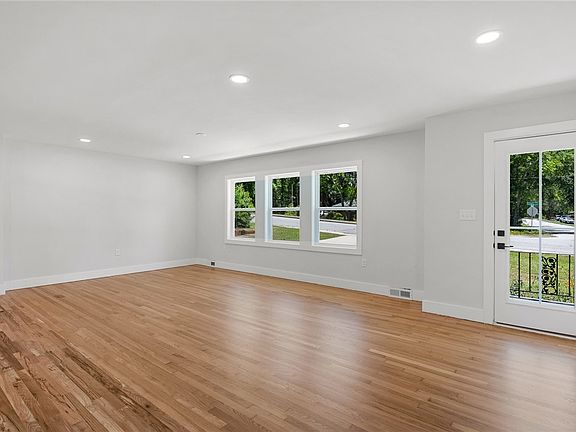 2nd image of 2301 Lindale Rd