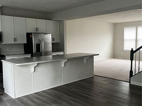 3rd image of 1424 Chateau Pl