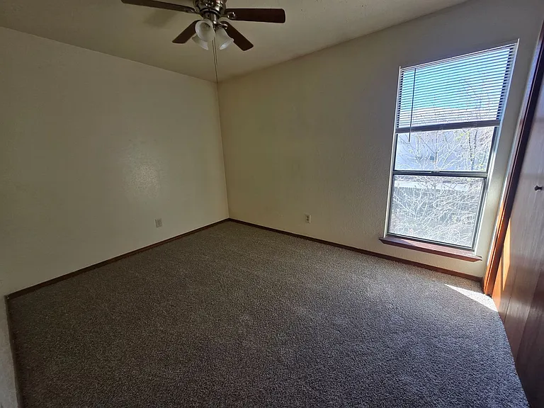 2806 W 4th St — Photo 13