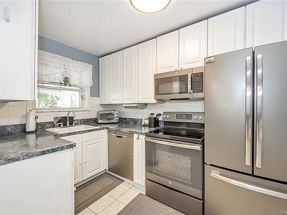 5th image of 344 Pennyfield Ave