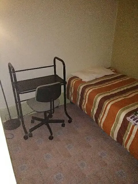 8 bed, 3500 sqft, $500 — Photo 1