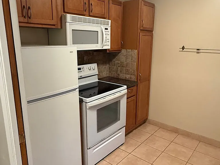 723 Menlo Ave — Photo 8