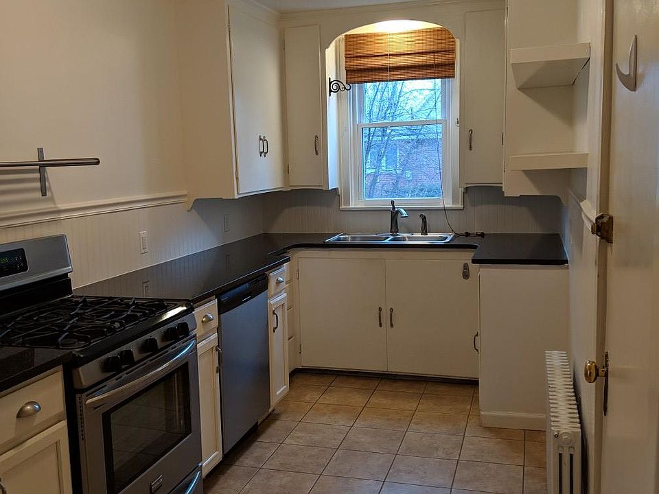 Plenty of kitchen storage, drawers and cupboards