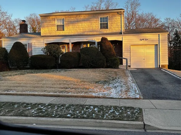 84 Jerome Drive, Farmingdale, NY 11735