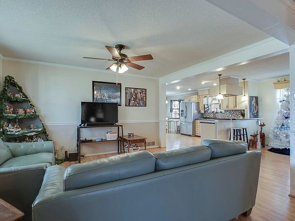 4th image of 2719 Greenway Dr