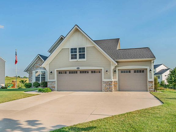 3rd image of 2124 Bridlewood Dr