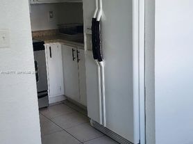 5702 W 26th Ave, Hialeah, FL