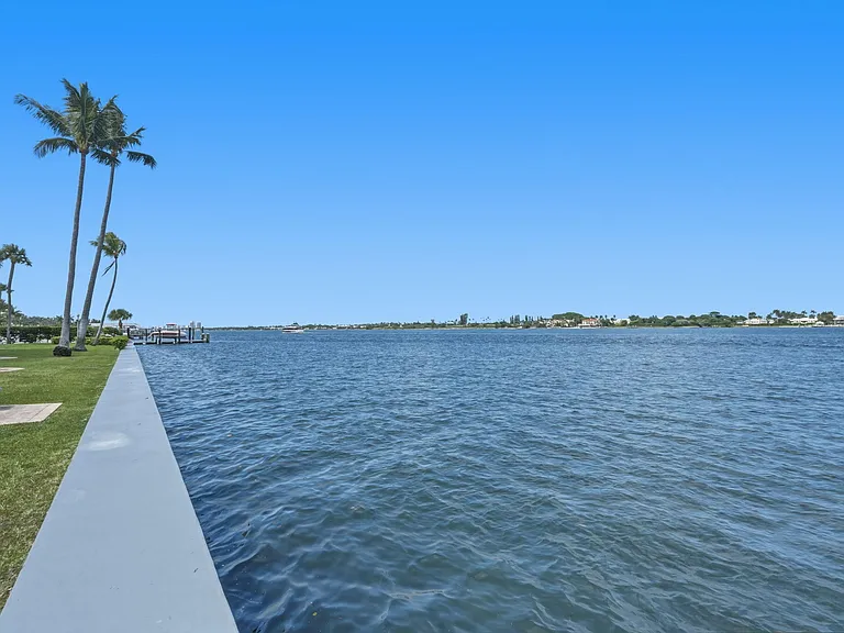 2800 N Flagler Dr #410 — Photo 23