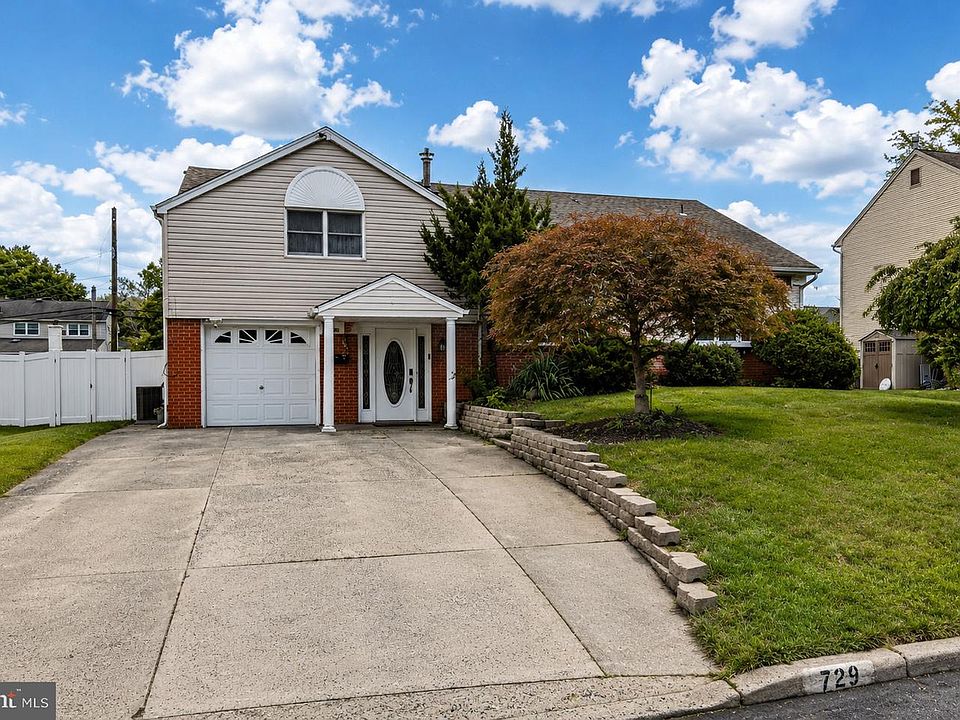 1st image of 729 Saint Davids Ave