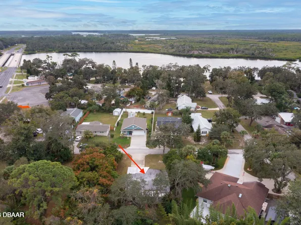 5563 W Magnolia Ave, Port Orange, FL 32127