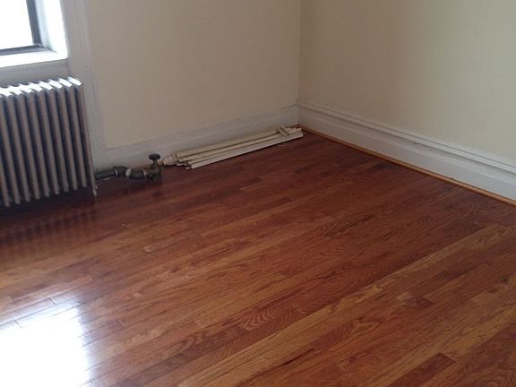 4th image of 2458 43rd St APT 19