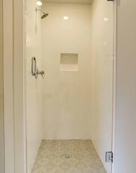 712 G St SE #101 — Photo 5