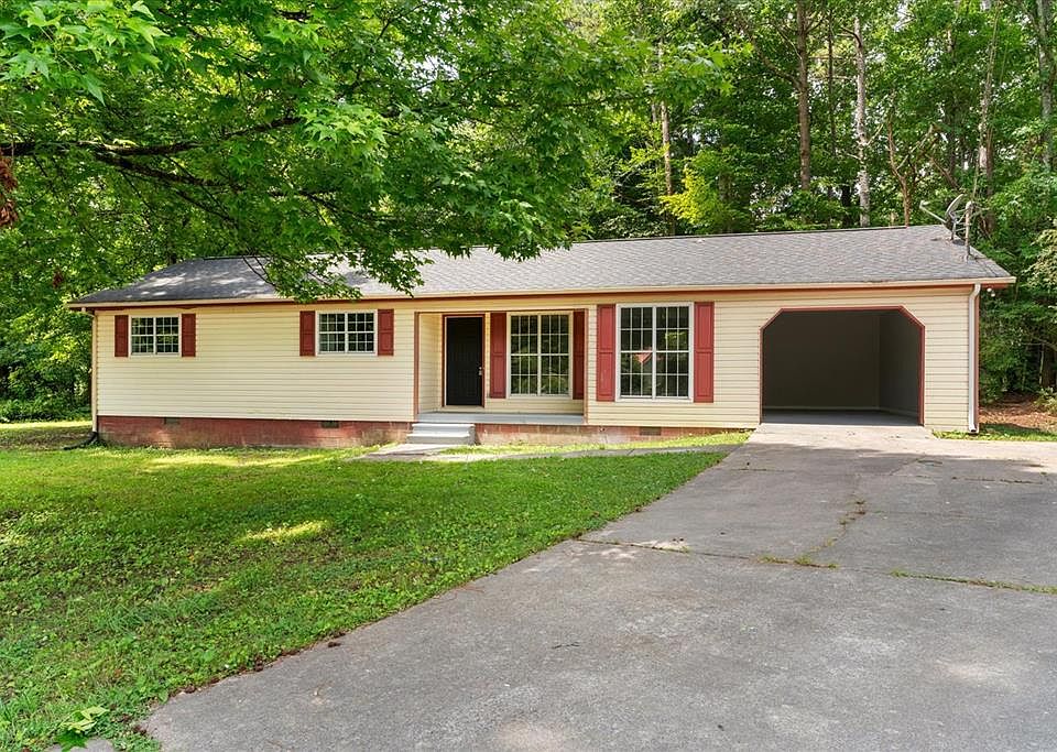 1st image of 629 Mahogany Ln NW