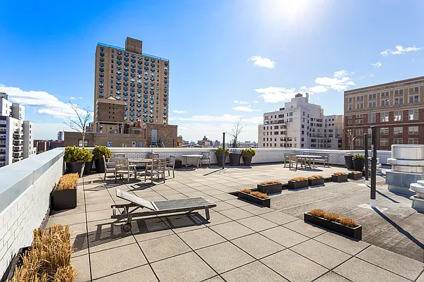 Sold by Redfin Real Estate | media 9