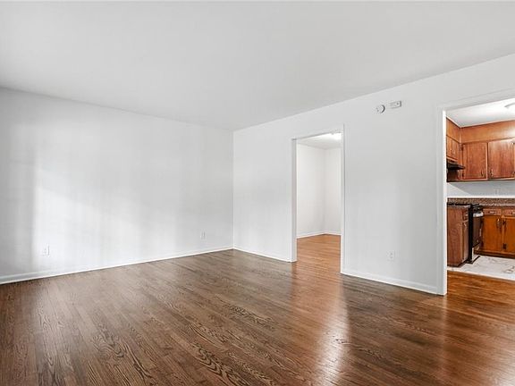 4th image of 799 Kings Grant Dr NW