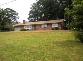 105 Stanley Ave, Shenandoah, VA 22849