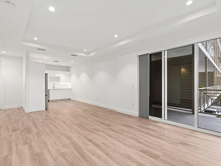 41 SW Seminole St #204 — Photo 5