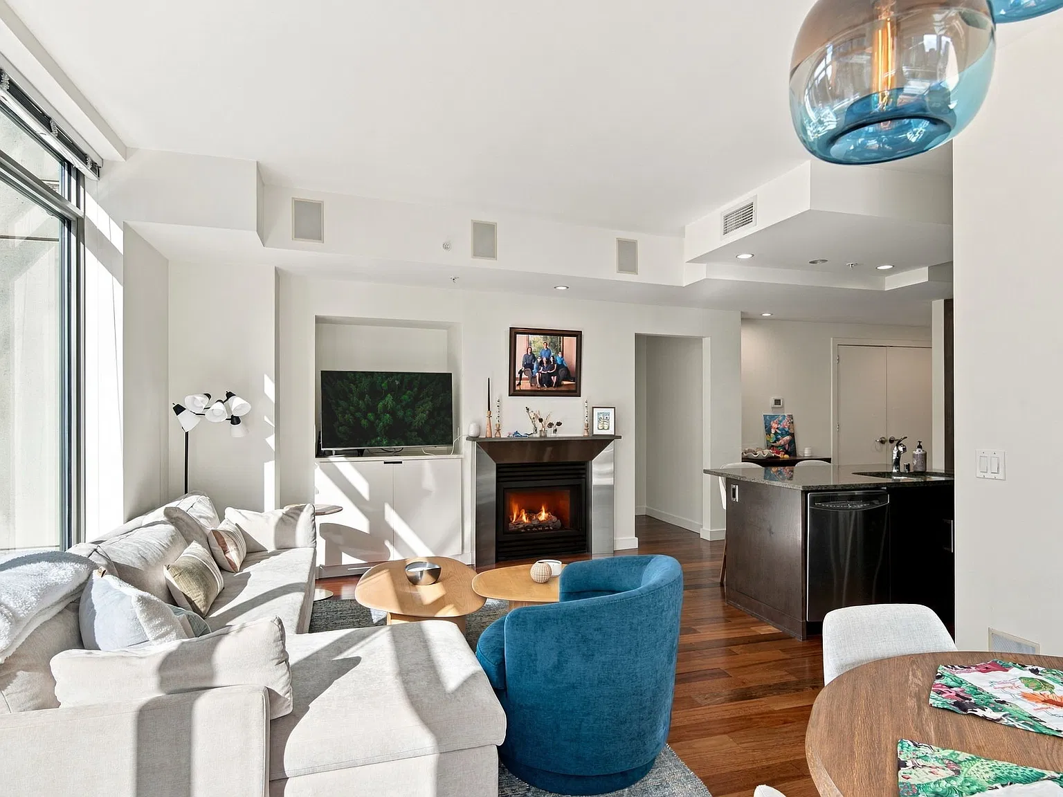 2 bed, 1238 sqft, $4,400 — Photo 3