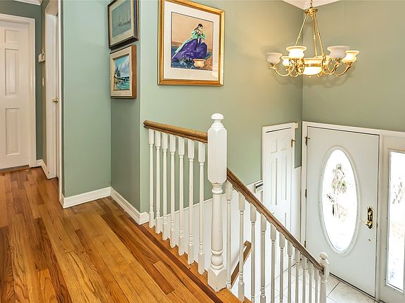 5th image of 2583 Castle Ct