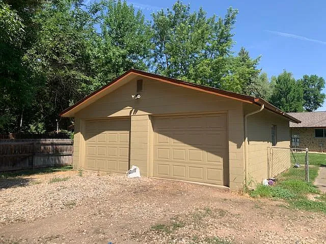 1519 W Mountain Ave — Photo 22