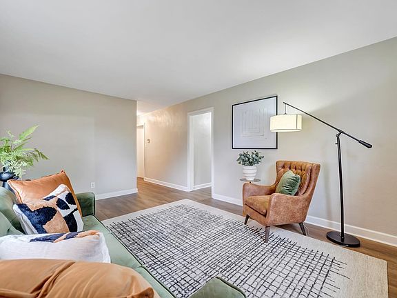 4th image of 710 Crystal Dr