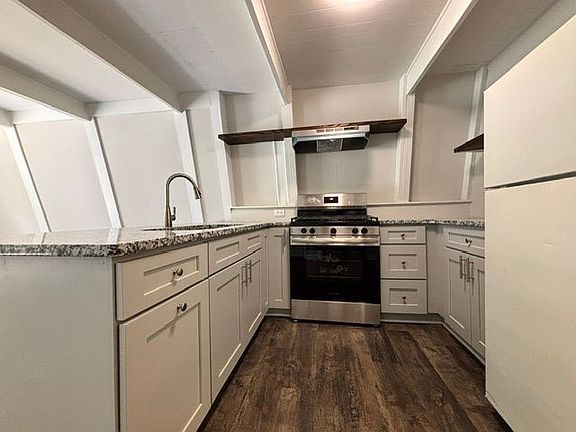 5th image of 55 Chalet Dr