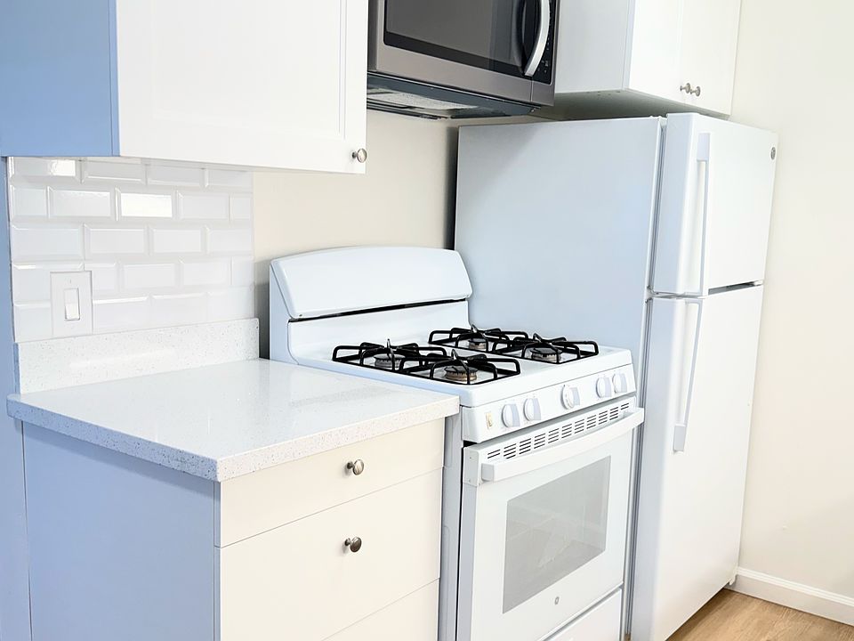 1st image of 418 Roosevelt Ave #3