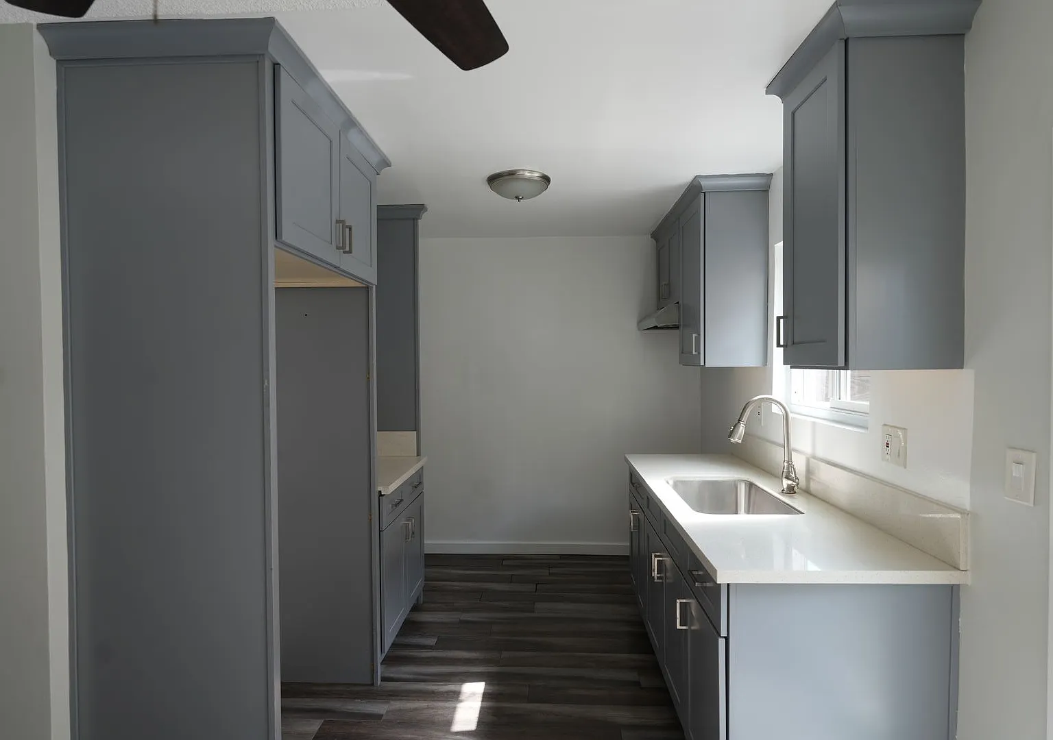 887 Boswell Place — Photo 1