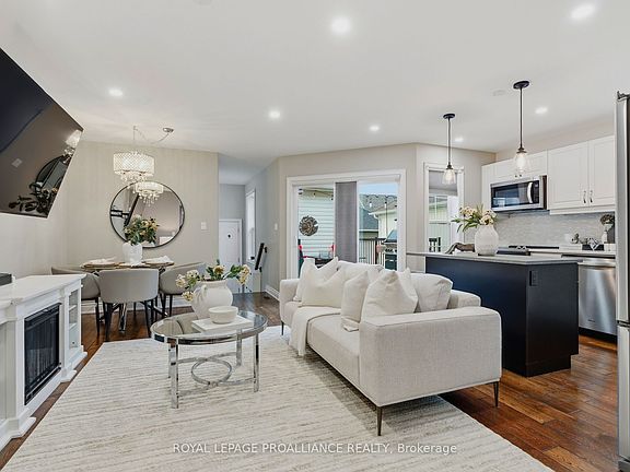 5th image of 8 Bigwood Cres