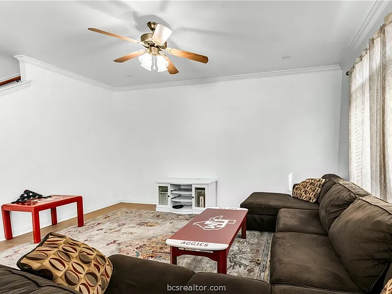1001 Krenek Tap Rd #1201 — Photo 6