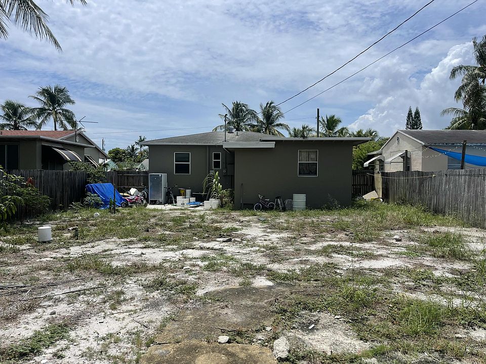 2nd image of 121 SE 5TH Avenue