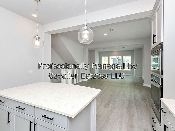 5th image of 823 Burlington Ave N