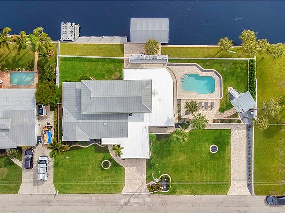 2nd image of 84 Cardinal Dr