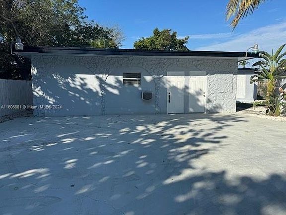 4th image of 633 NW 15th Ave #1