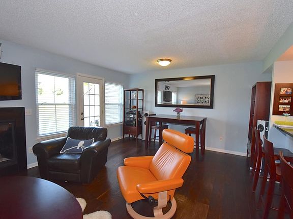 5th image of 385 Rolling Meadow Dr