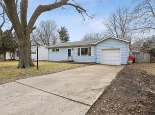 1417 Cambridge Dr, Champaign, IL 61821