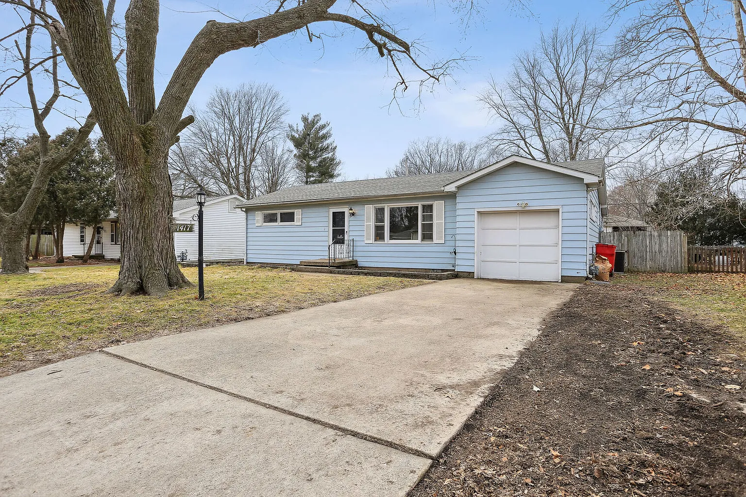 1417 Cambridge Dr photo 1