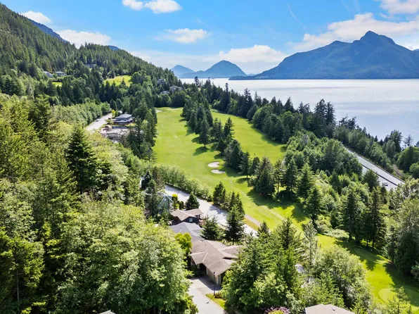 300 Ocean Crest Dr, West Vancouver, BC V0N 3Z2