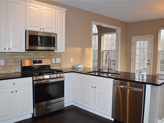 5th image of 9844 Belcrest Ln