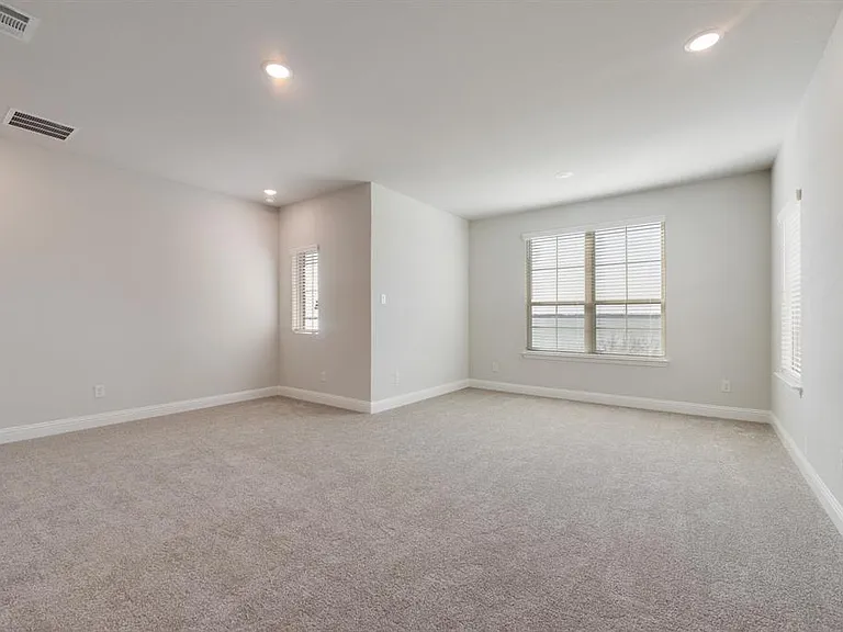 7009 Sunset Blvd — Photo 21