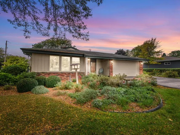 1961 17th AVENUE, Grafton, WI 53024