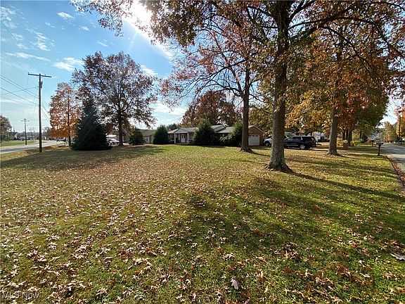 2nd image of 31 Oakbrook Dr