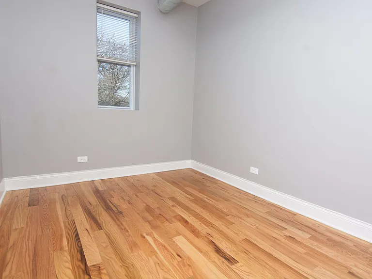 735 W Garfield Blvd — Photo 5