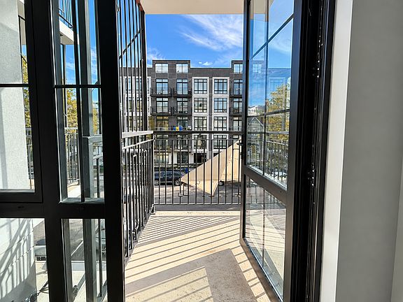 3rd image of 3509 Farragut Rd #2B