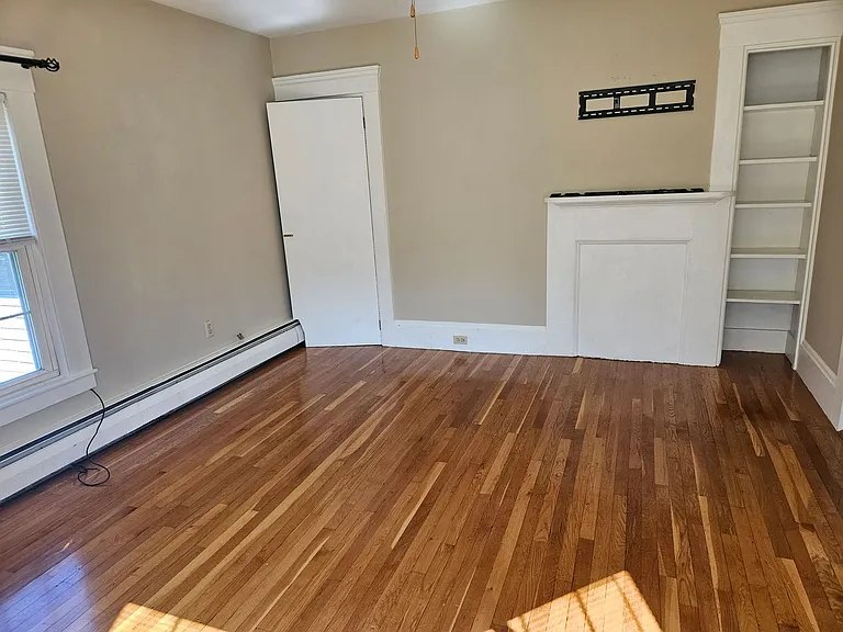 36 Pleasant St — Photo 19