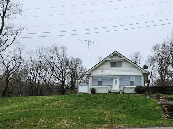 209 E Shipping St, Edwardsport, IN 47528