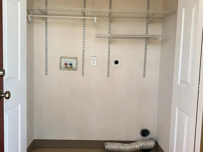 Washer & Dryer Hookups
