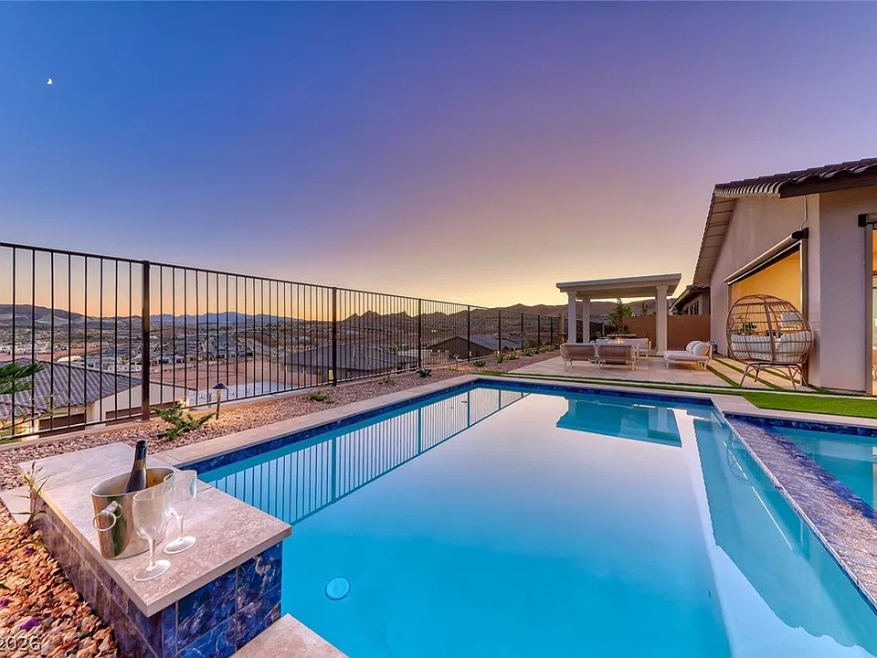 375 Portus Delphini Ct