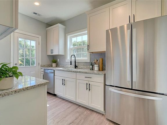 2nd image of 534 Halifax St