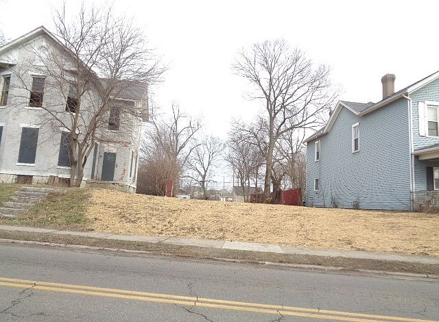 1st image of 1031 W Riverview Ave